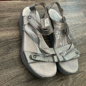 Skechers size 11 shape-ups air-cooled memory foam sandals
